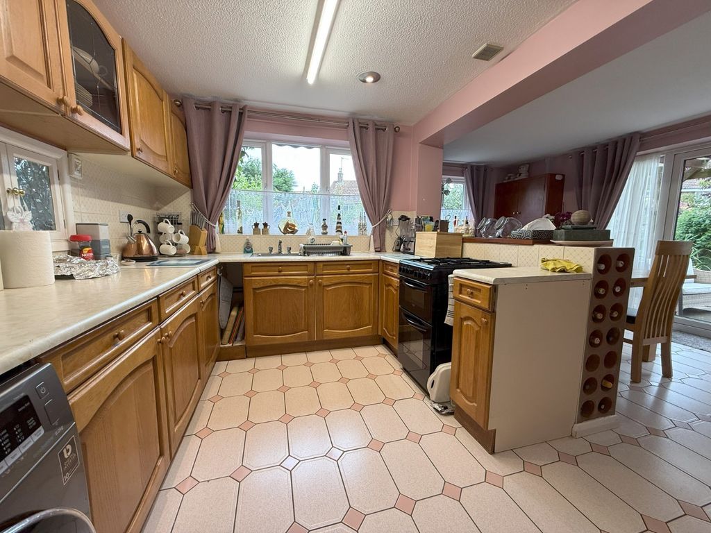 Property photo 3 of 18 Kitchen Area