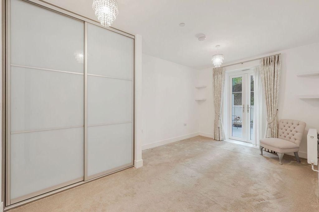 Additional image 8 of 2 bed flat for sale2 Eden Place, Oxted RH8