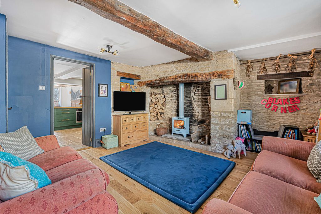 Property photo 3 of 21 Sitting Room