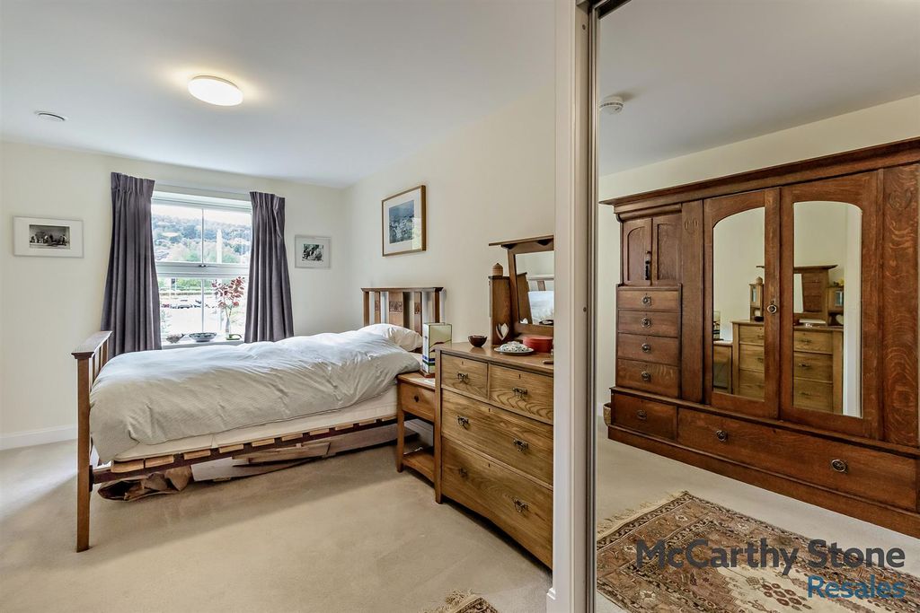 Property photo 3 of 20 8665716-Interior11-800.Jpg