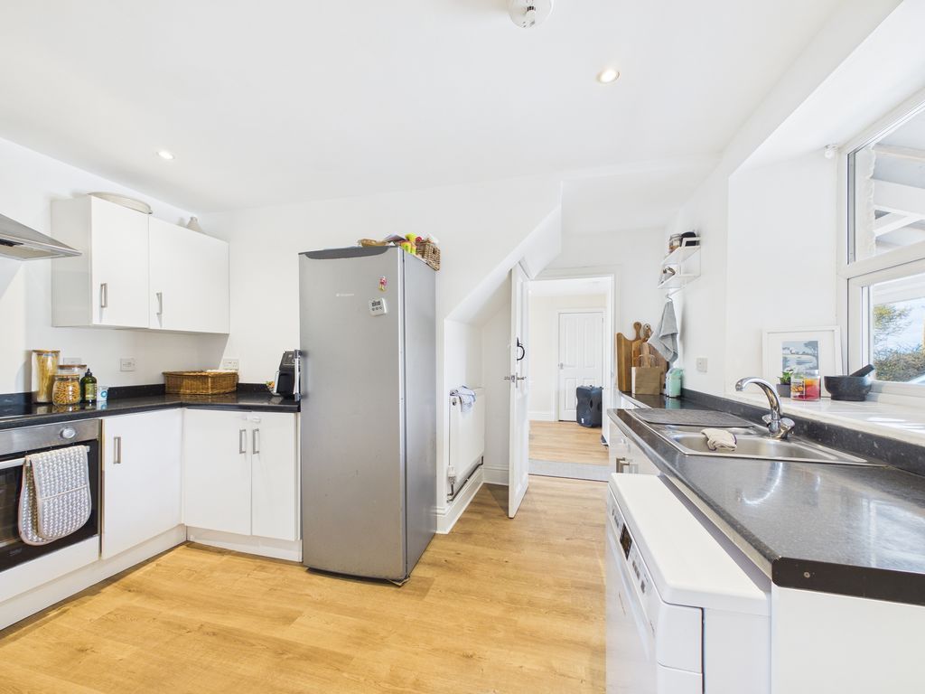 Property photo 3 of 17 Kitchen