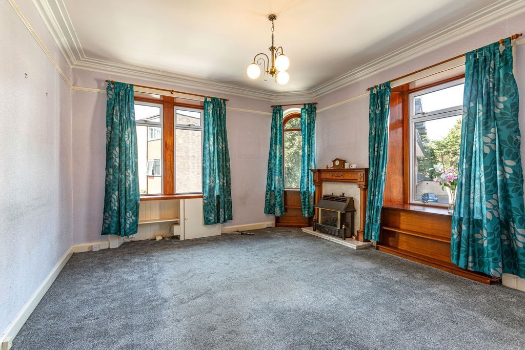Property photo 3 of 18 Sitting Room