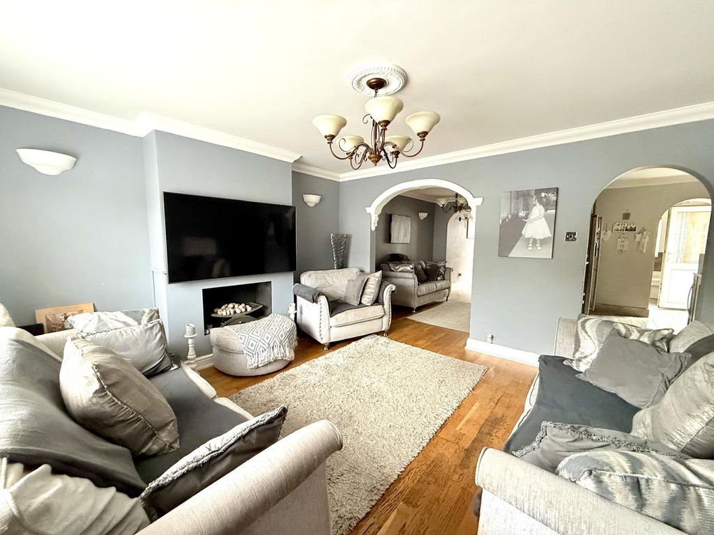 Property photo 2 of 13