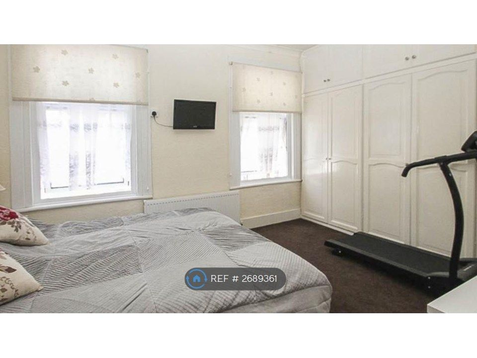 Property photo 3 of 8 Bedroom 1