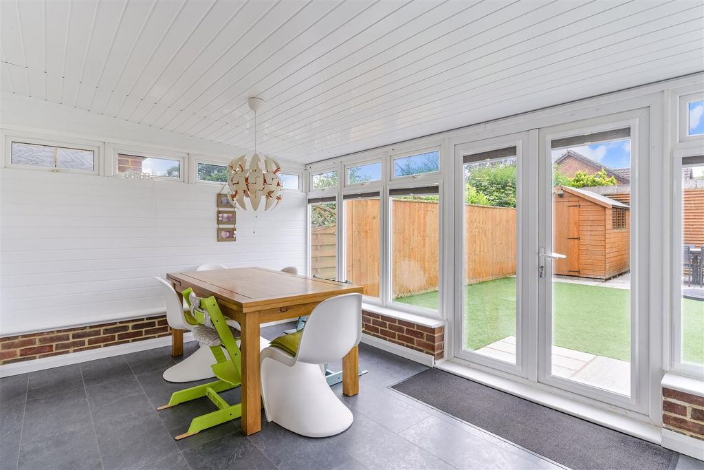 Property photo 3 of 20 Bletchingley Close (20).Jpg