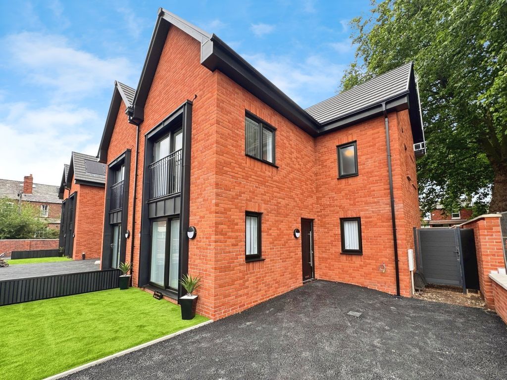 Property photo 1 of 23 Show Home Photograph