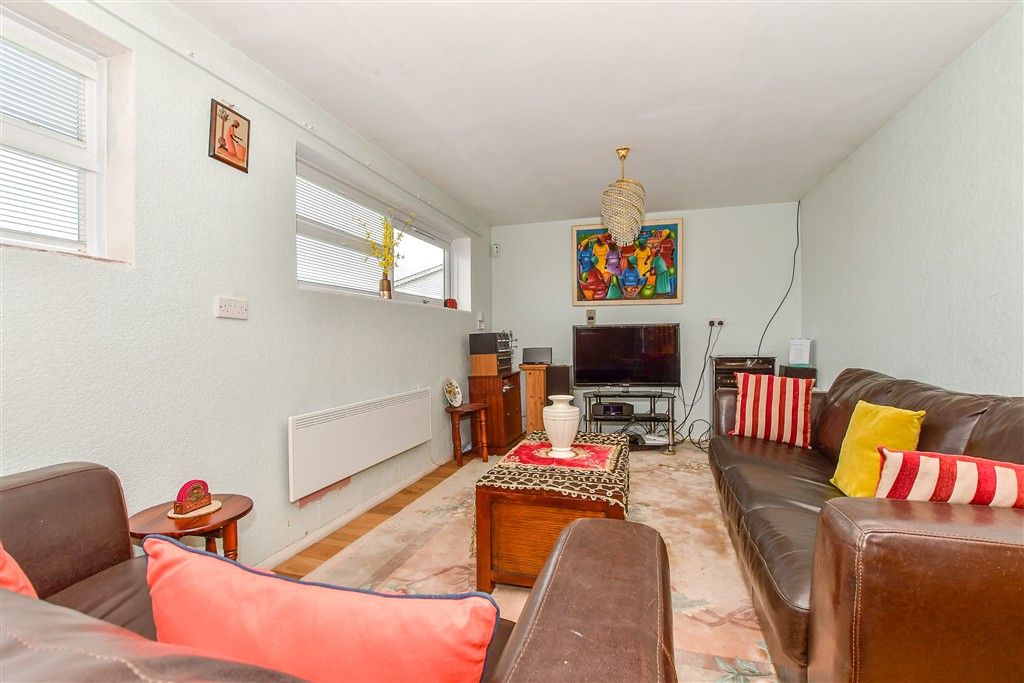 Property photo 2 of 22 Lounge