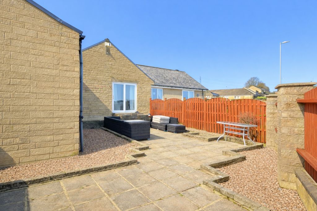 Property photo 2 of 20 Badger Hill Ewemove Brighouse Bungalow (2)