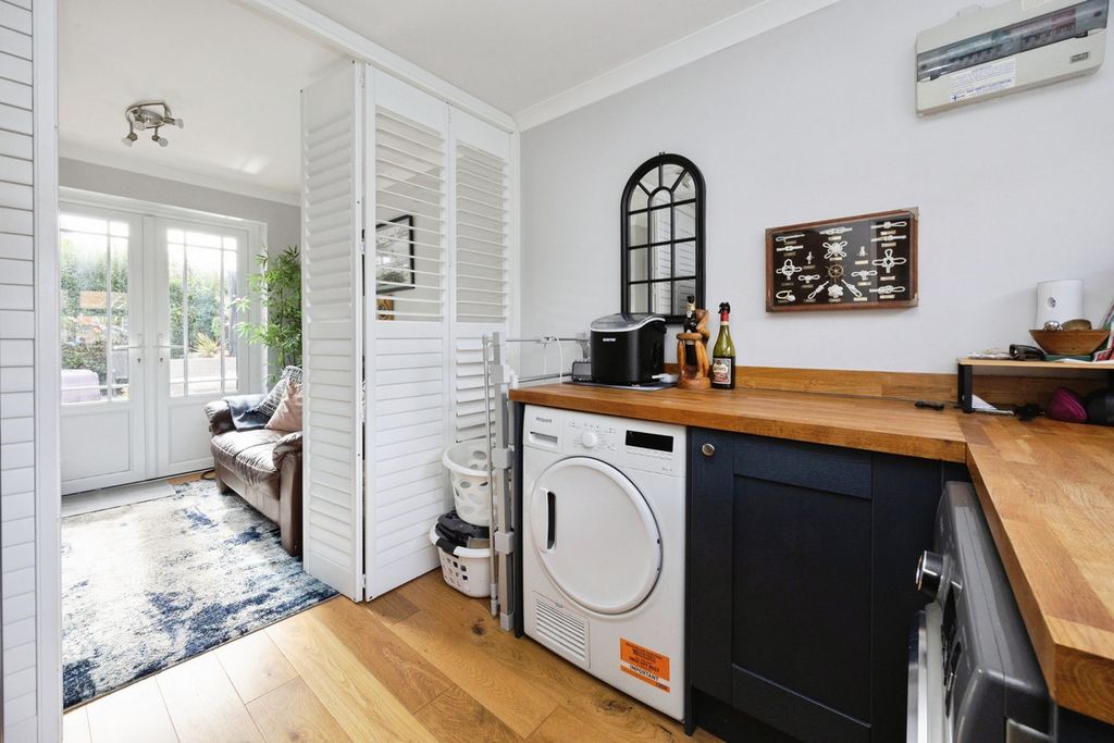 Property photo 2 of 21