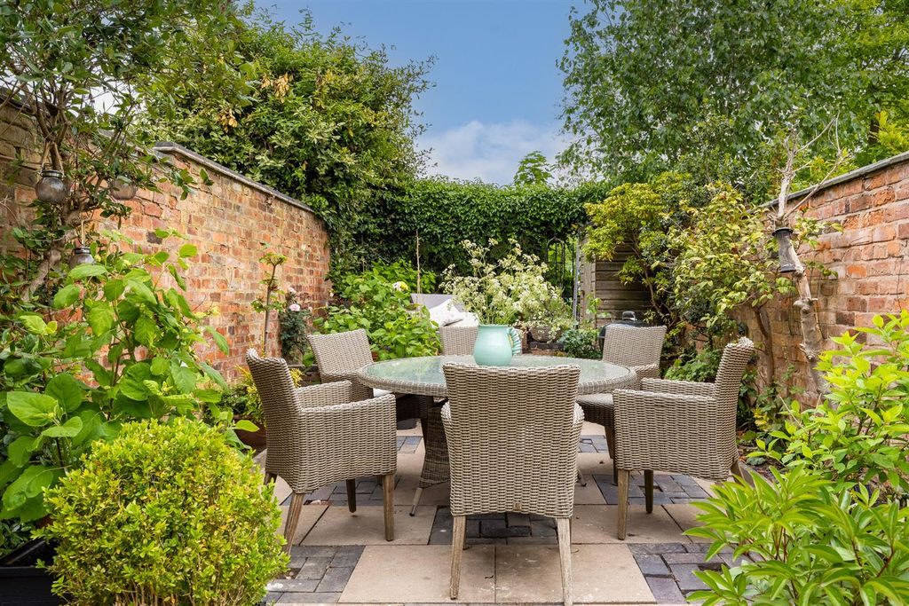 Property photo 3 of 17 51Shrewbridgeroad-18.Jpg