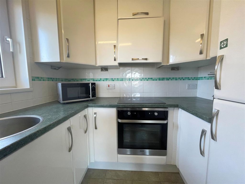 Property photo 2 of 8 Kitchen.Jpg