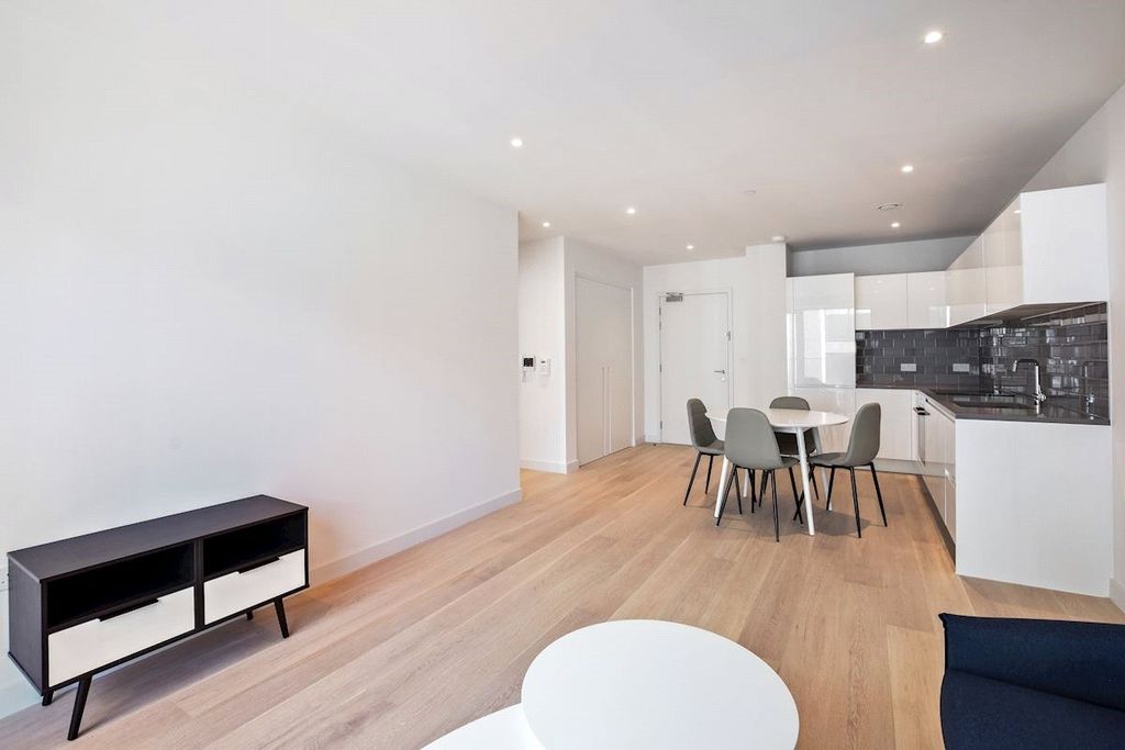 Property photo 2 of 18 Picture No. 27