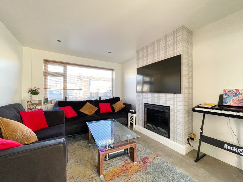 Property photo 2 of 16 4533423