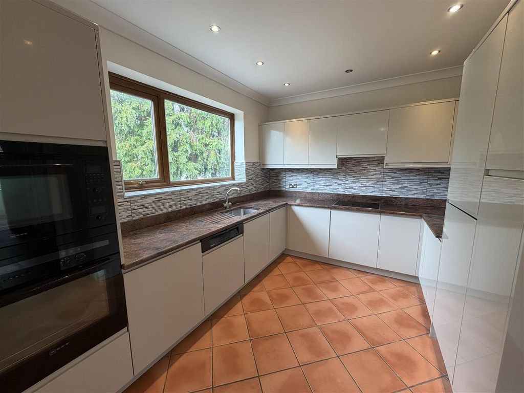 Property photo 2 of 31