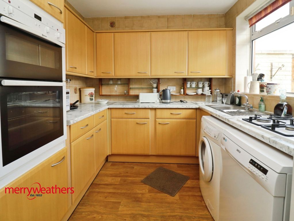 Property photo 3 of 13 Kitchen