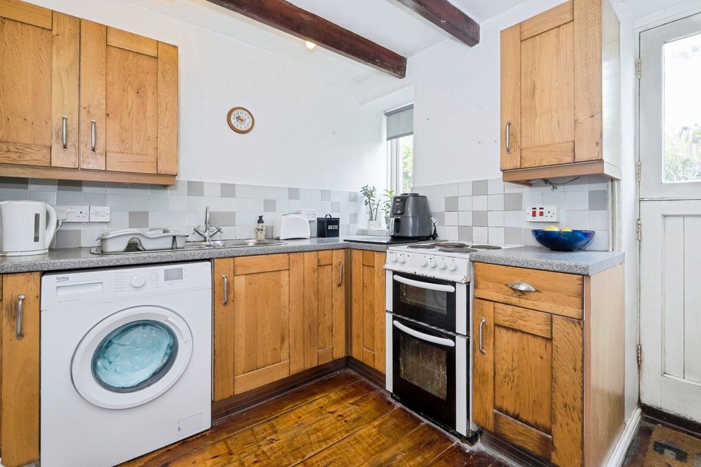 Property photo 3 of 13 Kitchen