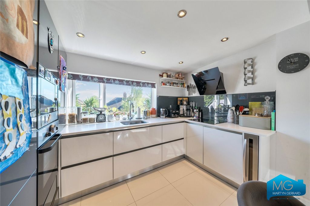 Property photo 3 of 19 Picture No. 18