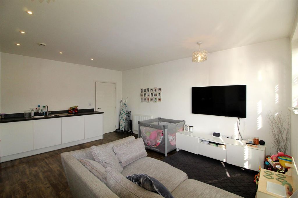 Property photo 3 of 6 E Lounge.Jpg