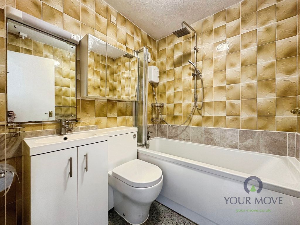 Property photo 3 of 13 Bathroom