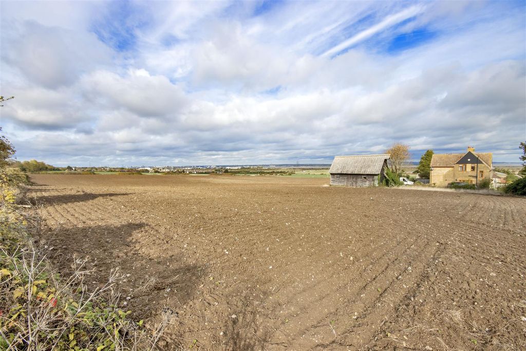 Property photo 3 of 5 61891_024.Jpg