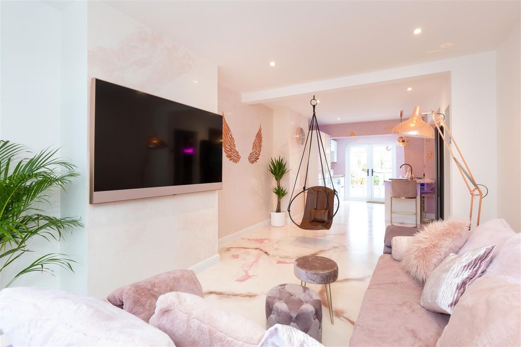 Property photo 2 of 32 Victoria Road-4.Jpg