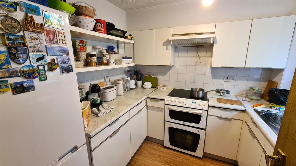 Property photo 3 of 8 Kitchen