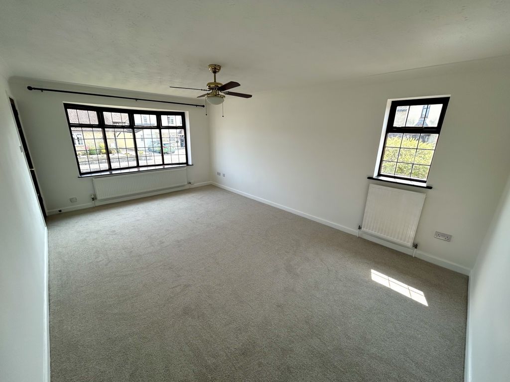 Property photo 3 of 19 Photo 8