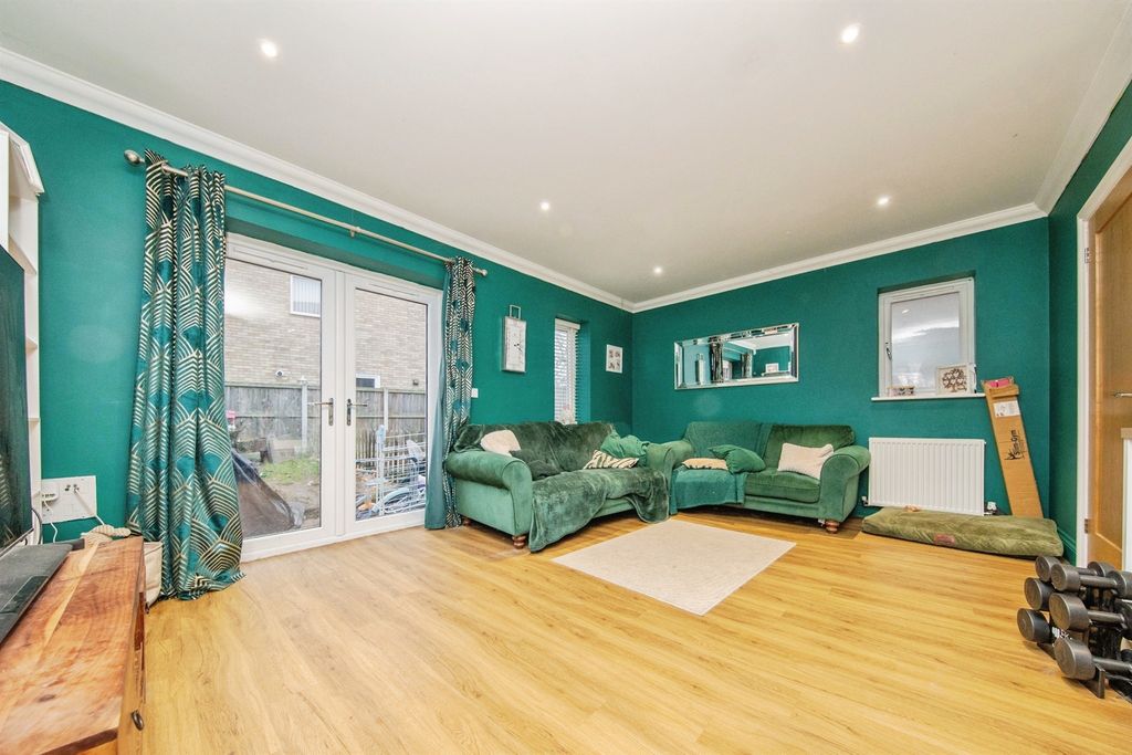 Property photo 2 of 11