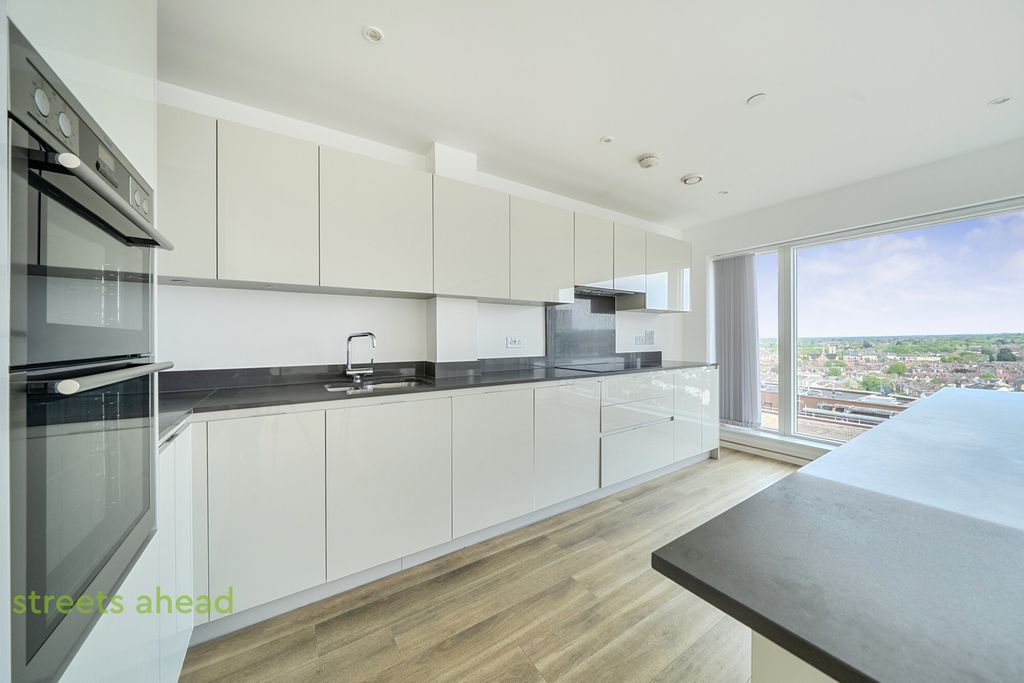 Property photo 3 of 22 F870A462-Bd90-481...