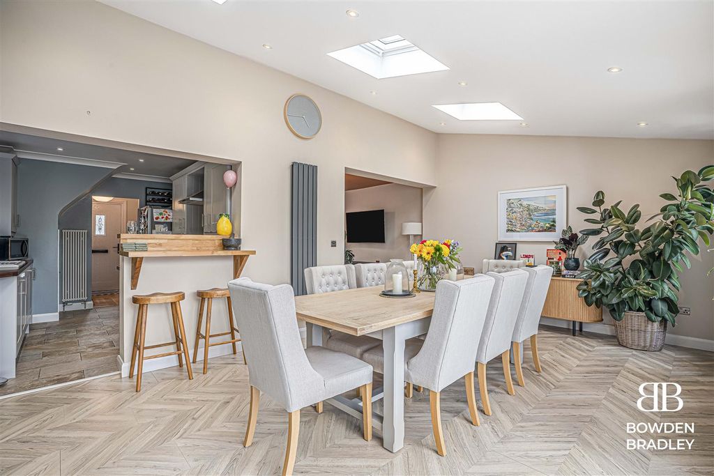Property photo 1 of 18 Dining Room