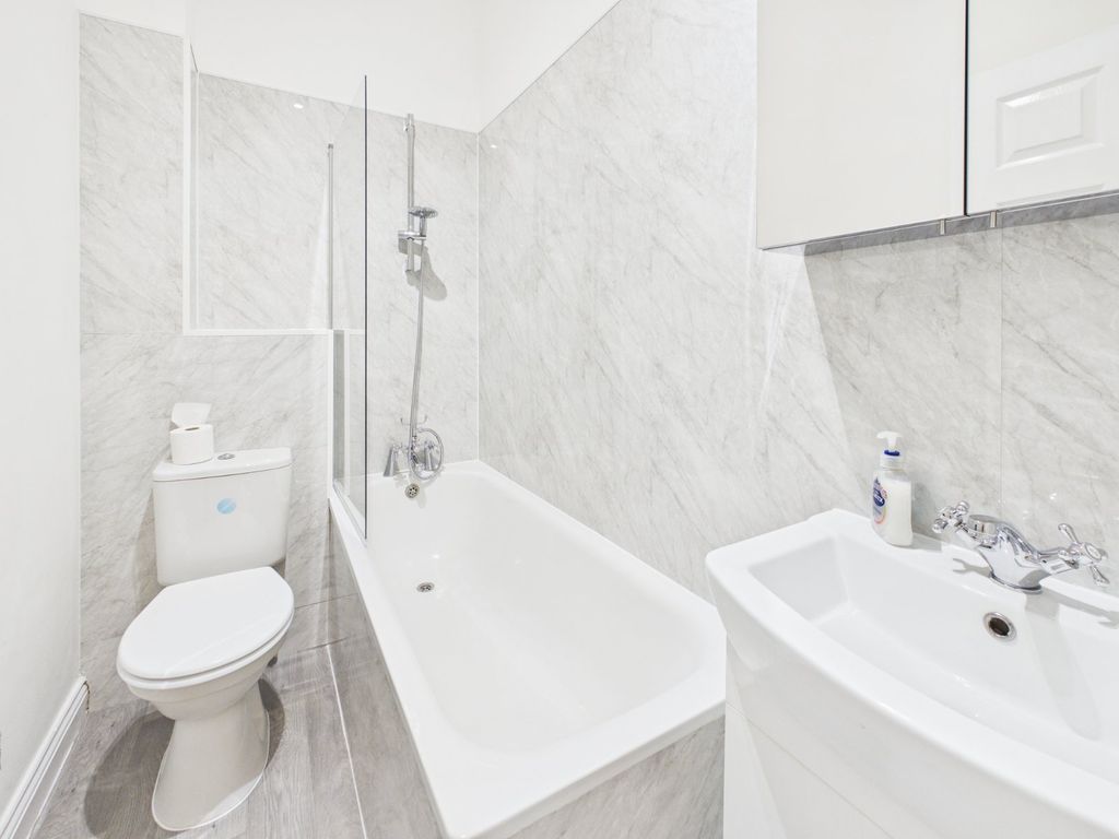 Property photo 3 of 8 Bathroom