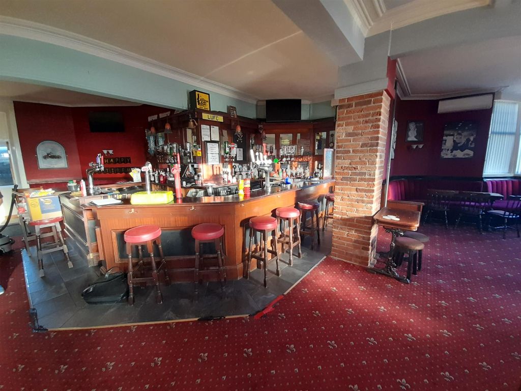 Property photo 2 of 11 Photo 1