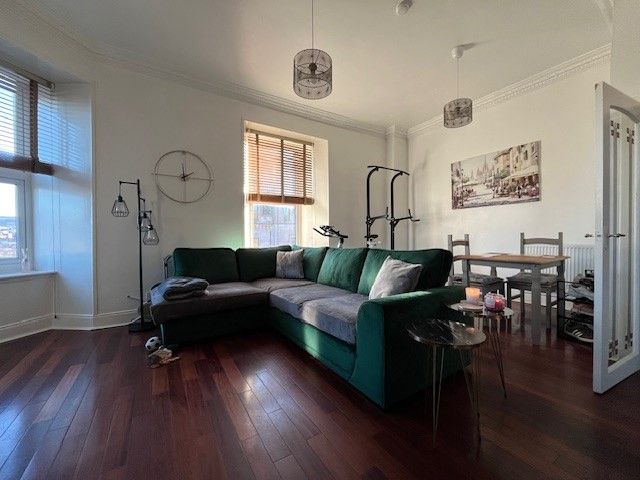 Property photo 3 of 7 Lounge