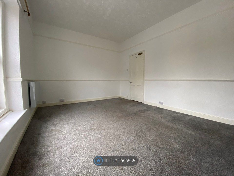 Property photo 3 of 10 Main Bedroom