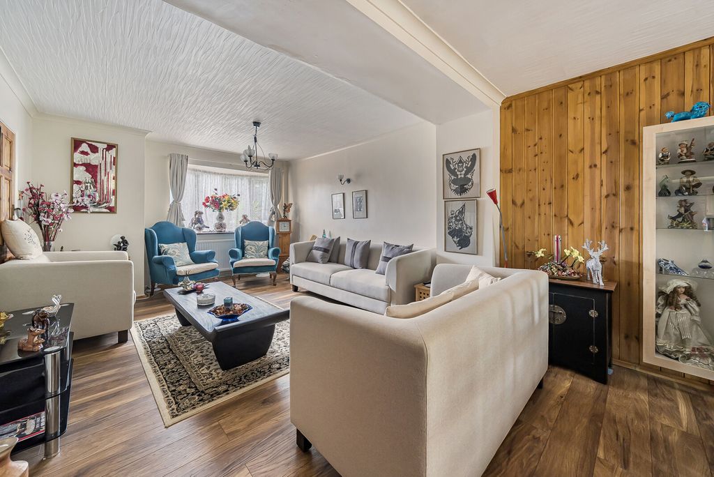 Property photo 3 of 17 1346854-15-68B969...