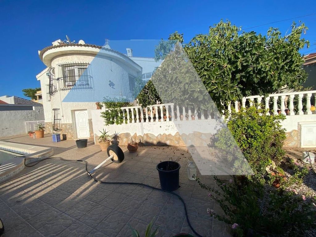 Property photo 2 of 37