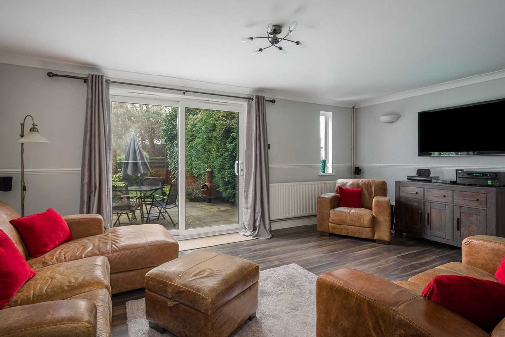 Property photo 1 of 8