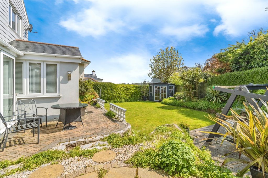 Property photo 2 of 29 Picture No. 21