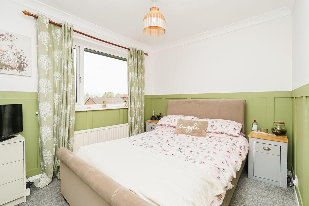 Property photo 1 of 19 Bedroom 1