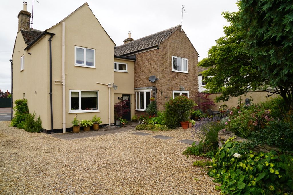 Property photo 3 of 32