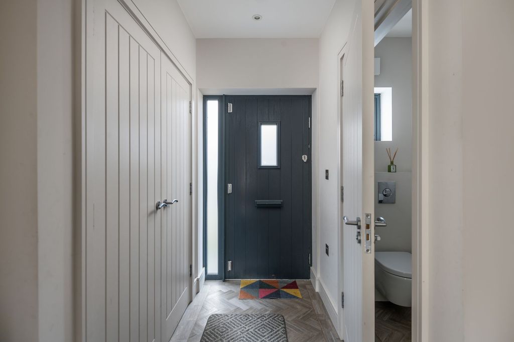 Property photo 3 of 27