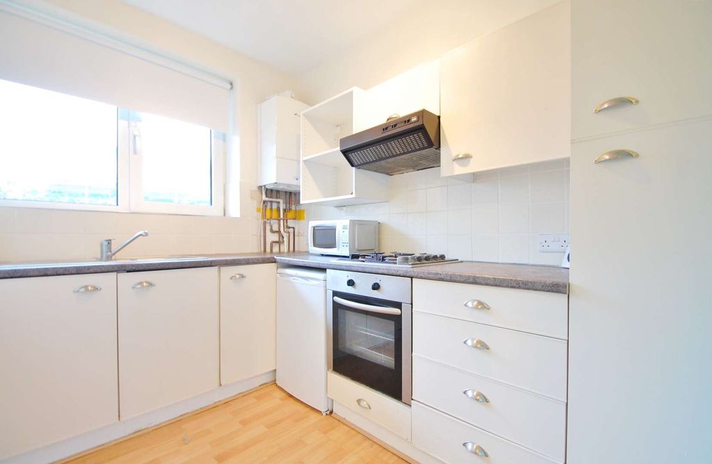 Property photo 3 of 6