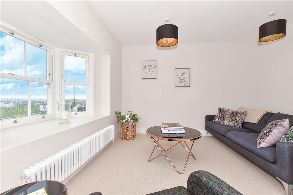 Property photo 3 of 18 Sitting Room