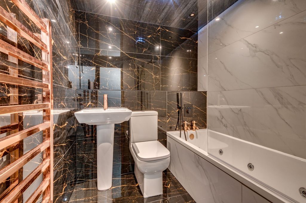 Property photo 3 of 33 Bathroom