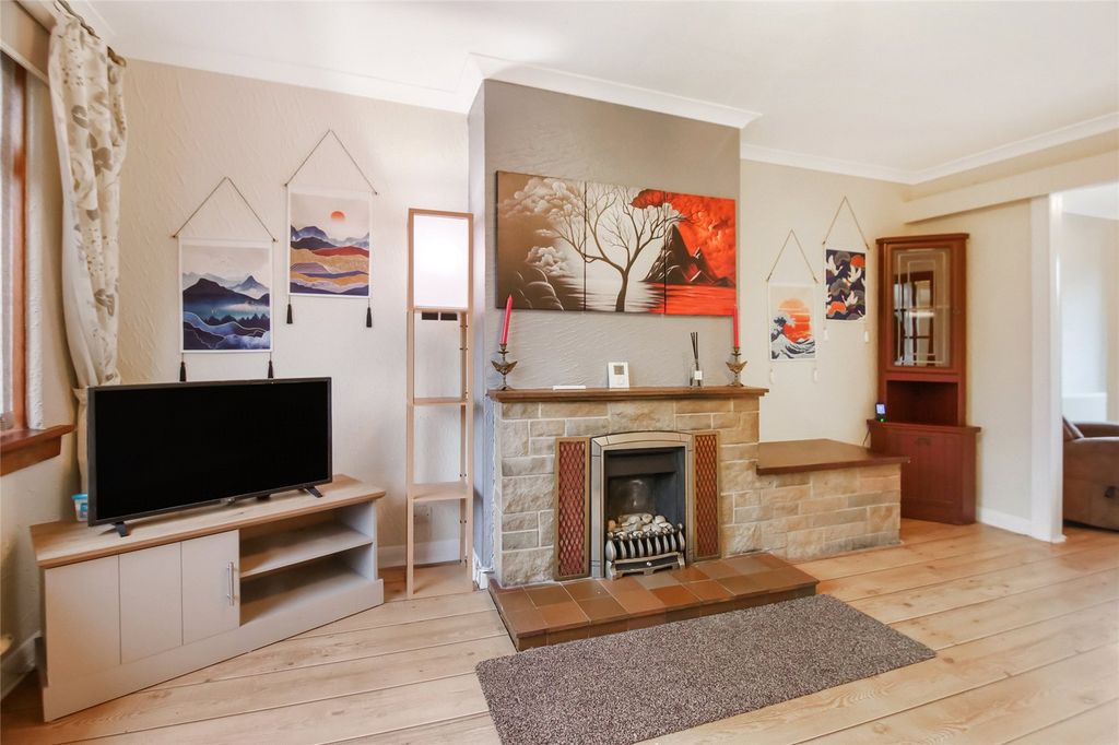 Property photo 3 of 17 Living Room