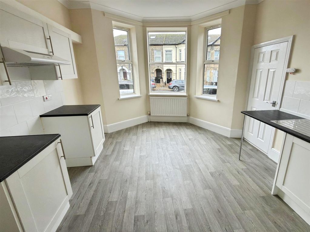 Property photo 3 of 13 Lowestoft Central (12).Jpg