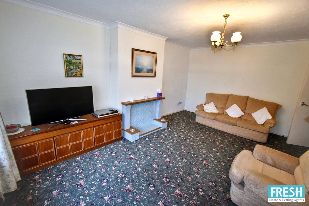 Property photo 2 of 25