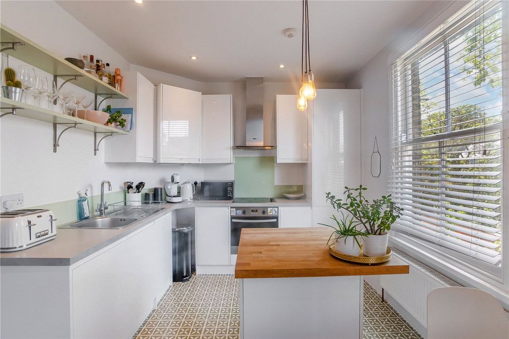 Property photo 1 of 10 Kitchen