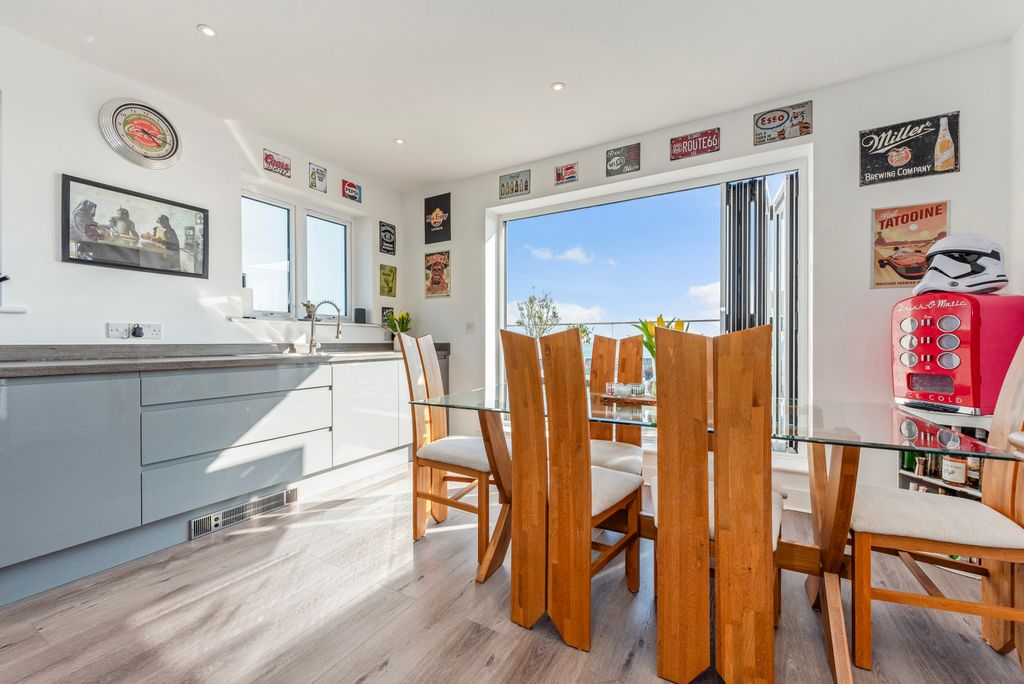 Property photo 3 of 29