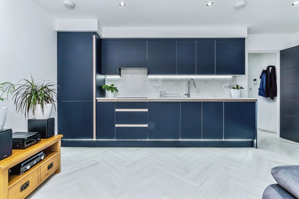 Property photo 2 of 9 Kitchen